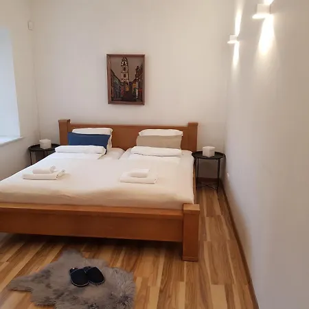 Cosy & Spacious 2 Bdr, 85 M2 ,old Town Apartman *
